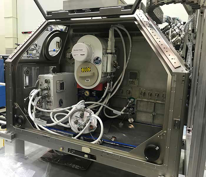 EITD's Rapid-Freeze device integrated in the NASA Life Sciences Glovebox. 