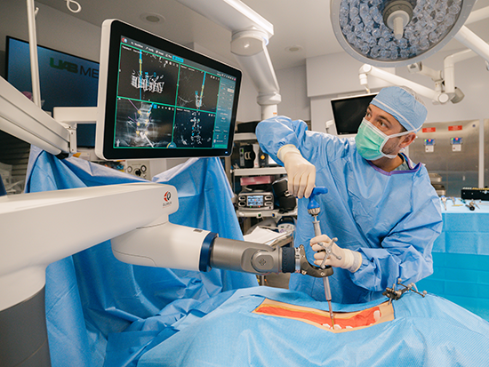 Stream Spinal surgery robot Dr. Jakub Godzik 3