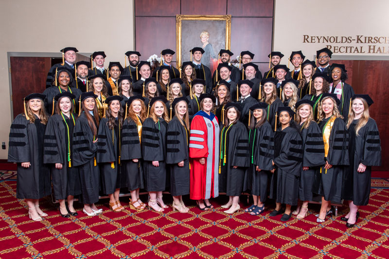 2018 School of Optometry Graduates with Dean