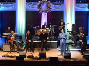 Get some “Holiday Soul” with Eric Essix and 5 Men on a Stool