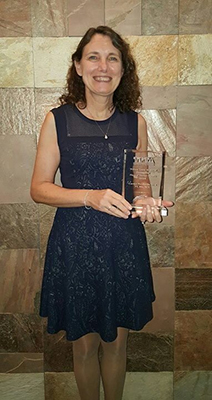 Carolyn Da Silva with award.