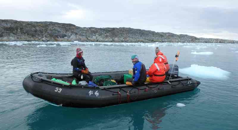 Divers headed out from Palmer Station for a dive