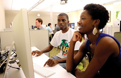 Students work in the UAB Digital Media lab. 