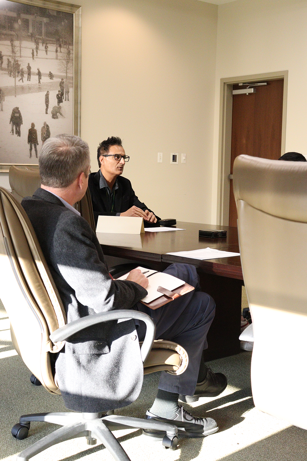 Dr.Shadid Mukhtar leads a conversation on AI during one of the breakout sessions.