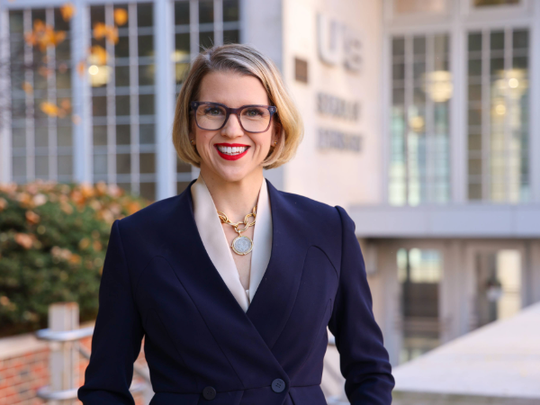 Mia Geisinger in front of SDB website preview