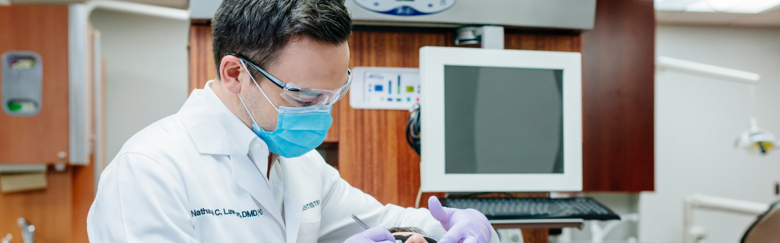 UAB Dental Group clinical faculty expert providing patient care in clinic
