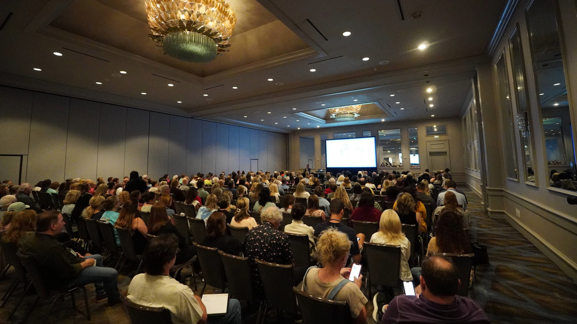Class full of poeple at 2024 Dental Hygiene Sympoisum and Hinman Lectures