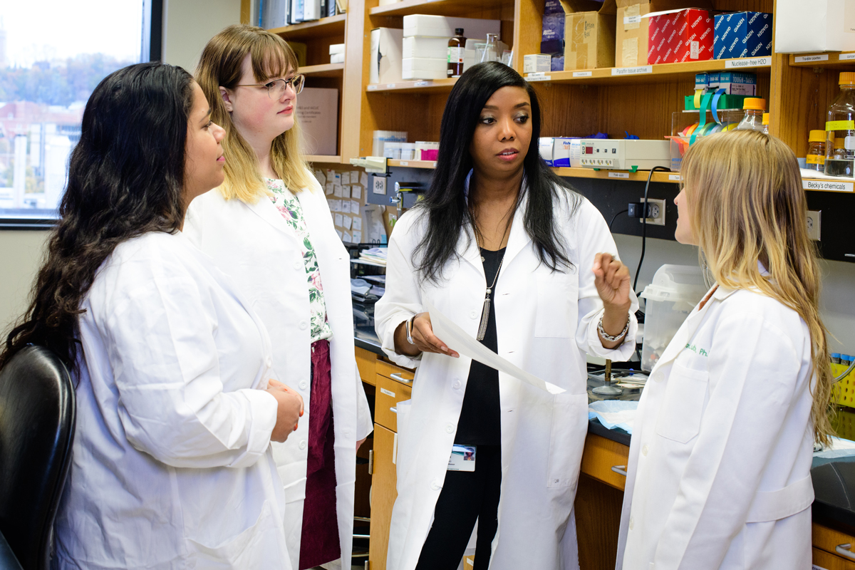 Farah Lubin and Trainees in Laboratory 2019