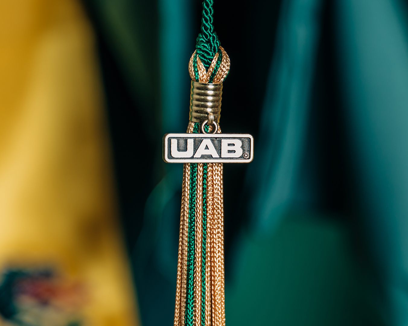 A zoomed in view of UAB Commencement regalia.