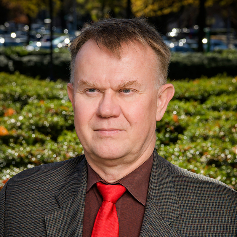 headshot of Dr. Szaflarski.