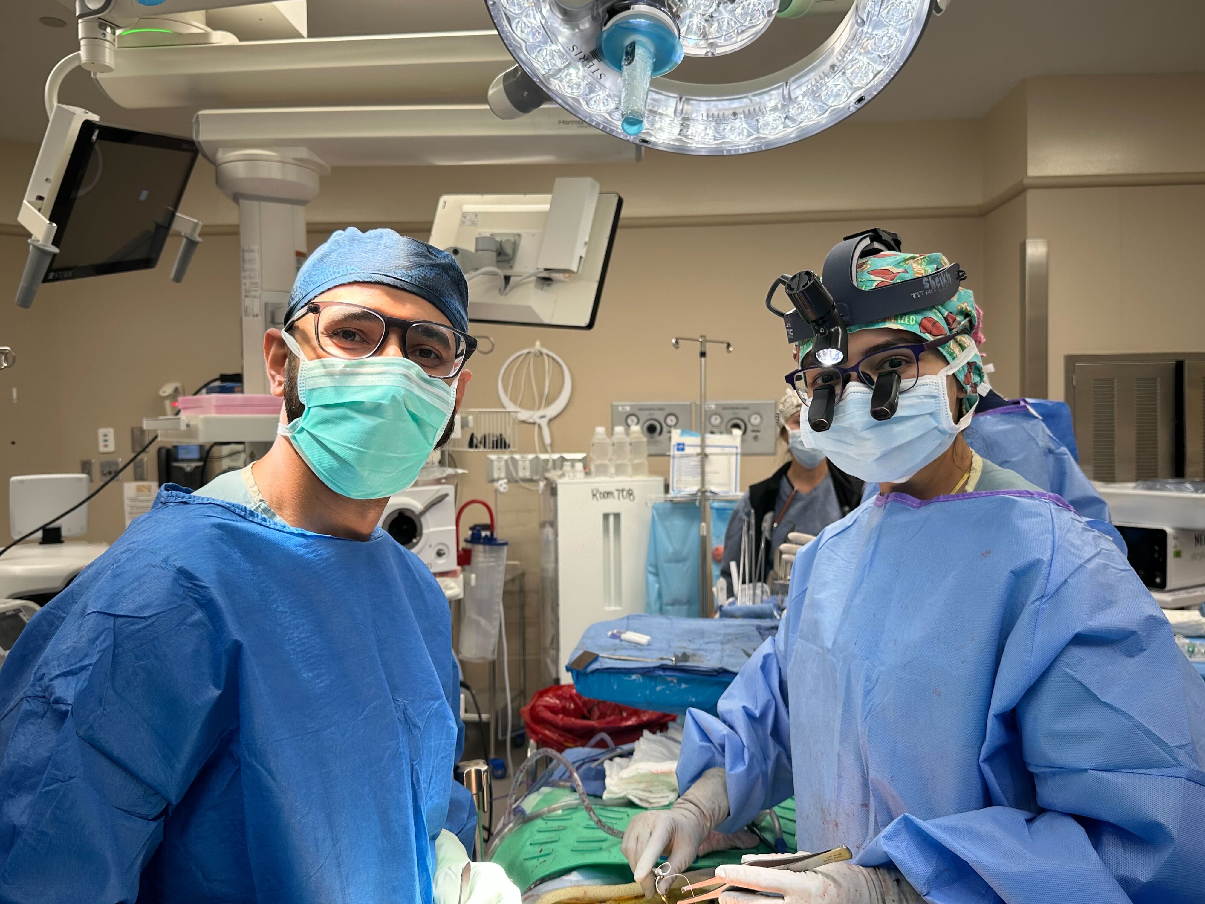 Hashmi and Sheikh together in the OR.