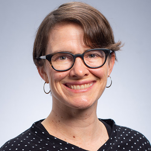 lynn matthews headshot