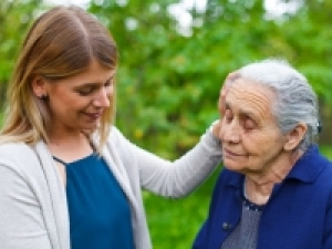 Alzheimer’s disease family caregivers will get telemedicine training