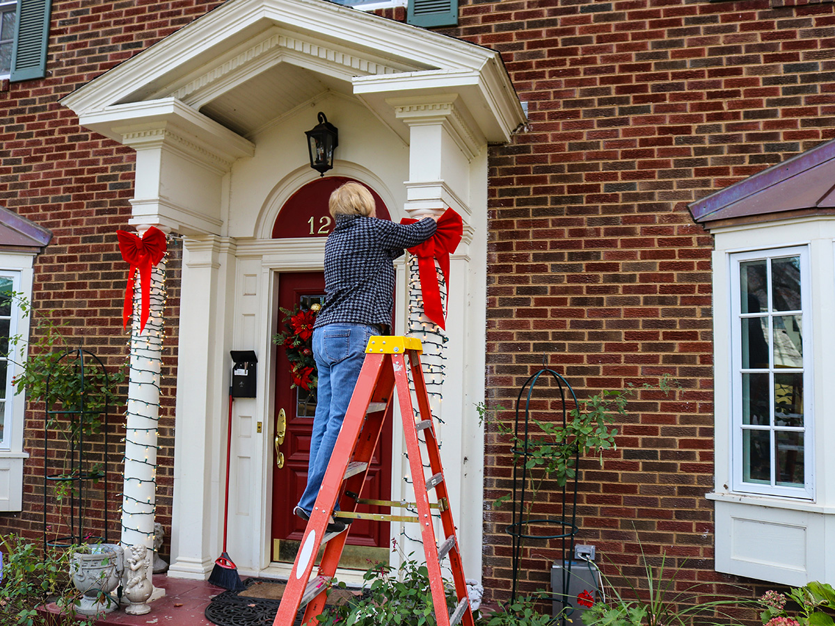 How to prevent injuries during holiday decorating