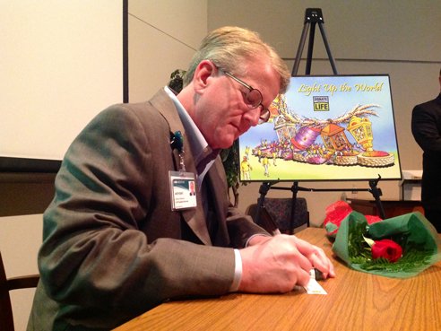 UAB’s Patterson writes message for New Year’s Day float to honor donors