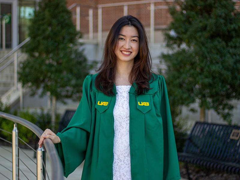 Mentorship, research and volunteer experiences helped shape UAB graduate with medical school plans