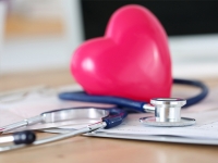 Does your insurance card matter when you have a heart attack?