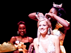 Elizabeth Wesson of Hartselle crowned Miss UAB 2011