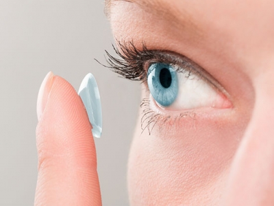 Contact lens users: Protect your eyes from heat, sun and water this summer at home and on the go