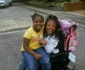 Photo of Jada King with her older sister Dejá