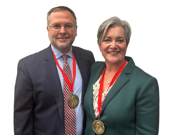 Drs. Jason and Kelly Nichols received the Fry Medal from OSU.