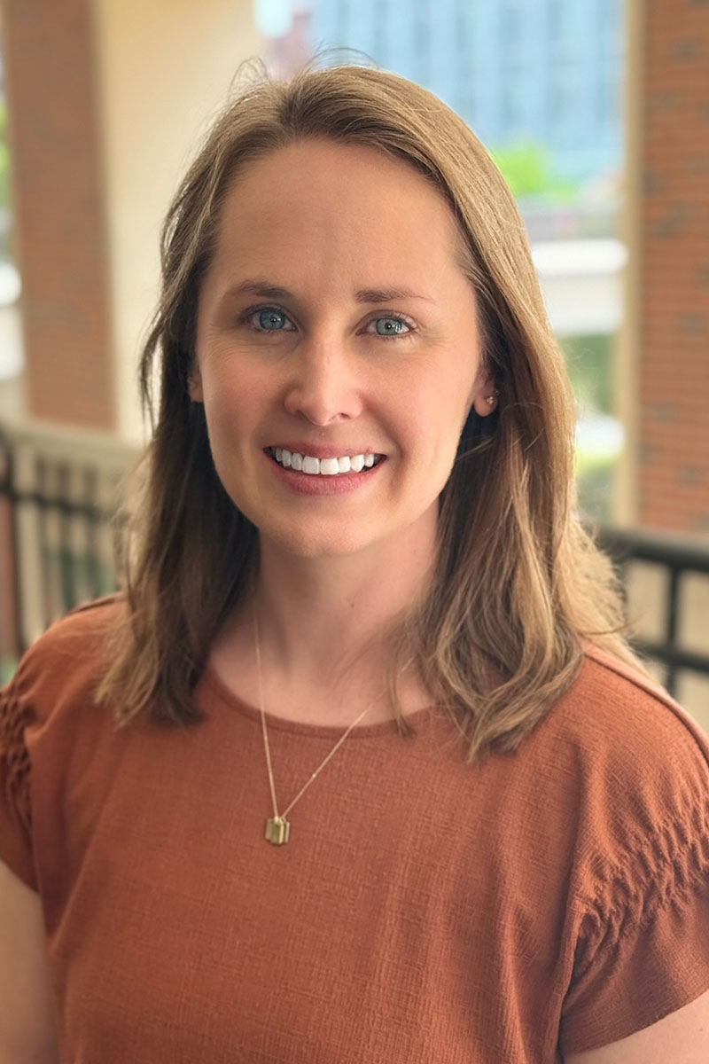 Amy Logan's headshot