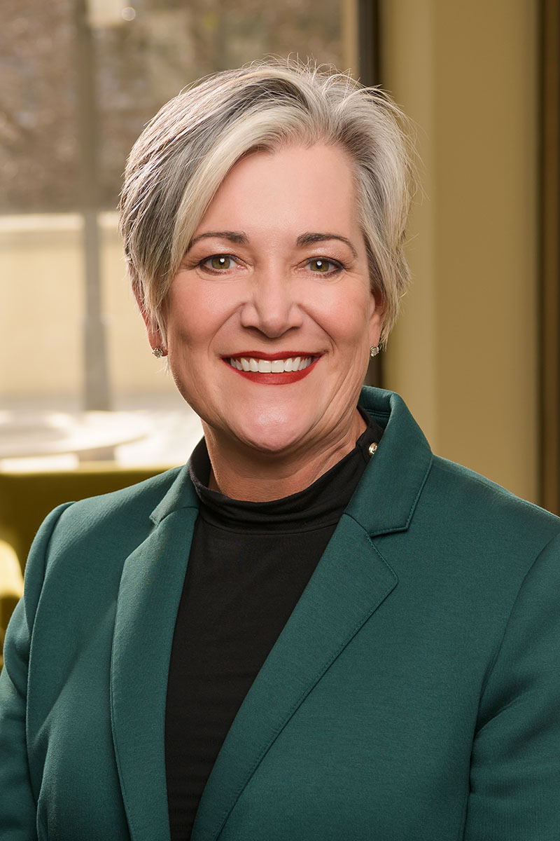 Kelly K. Nichols headshot. 