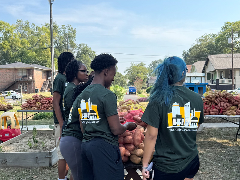 Students wear City as Classroom t-shirts during day of community service