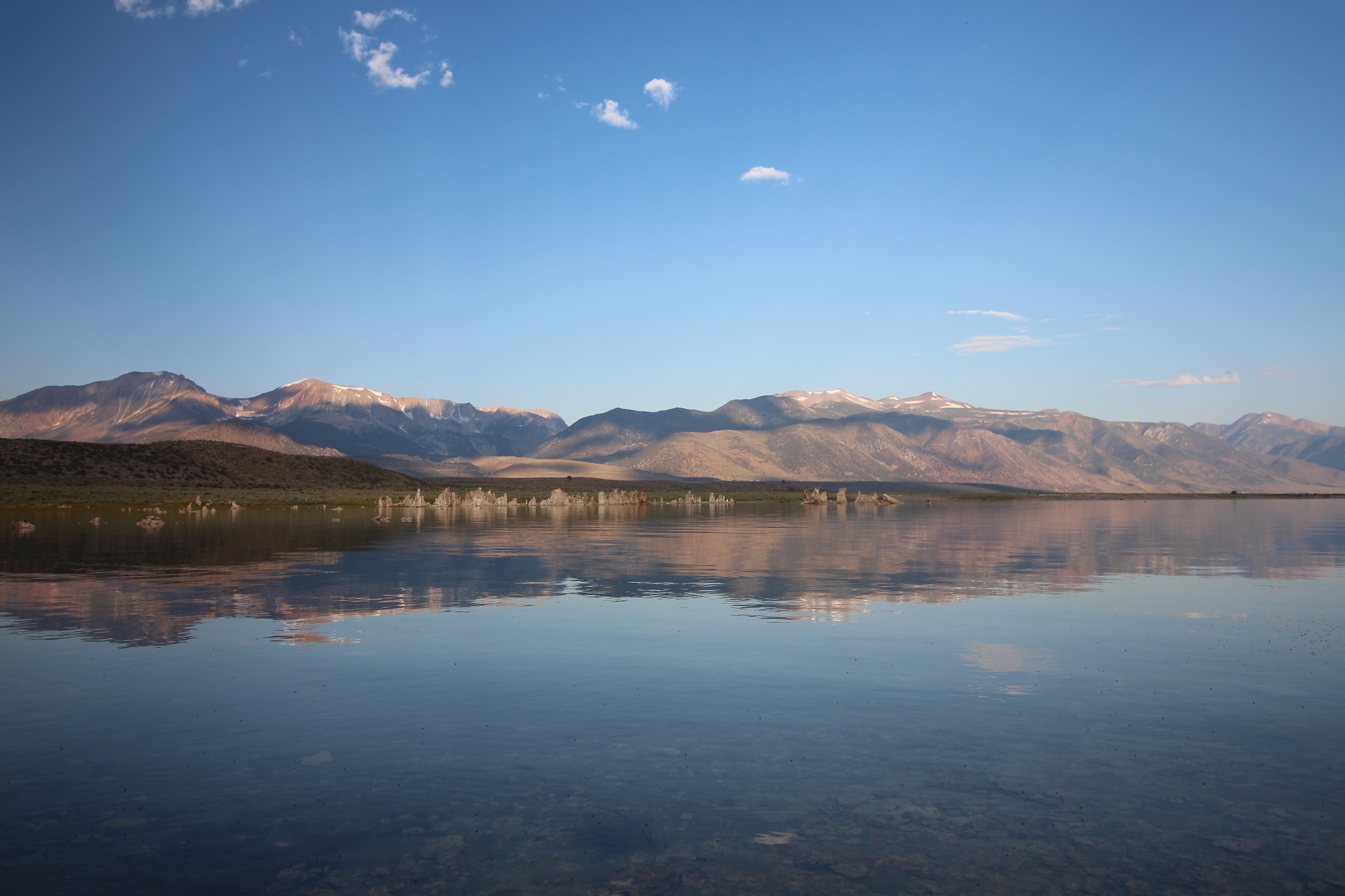 12Mono Lake Sierra Nevada Mountains In The Background