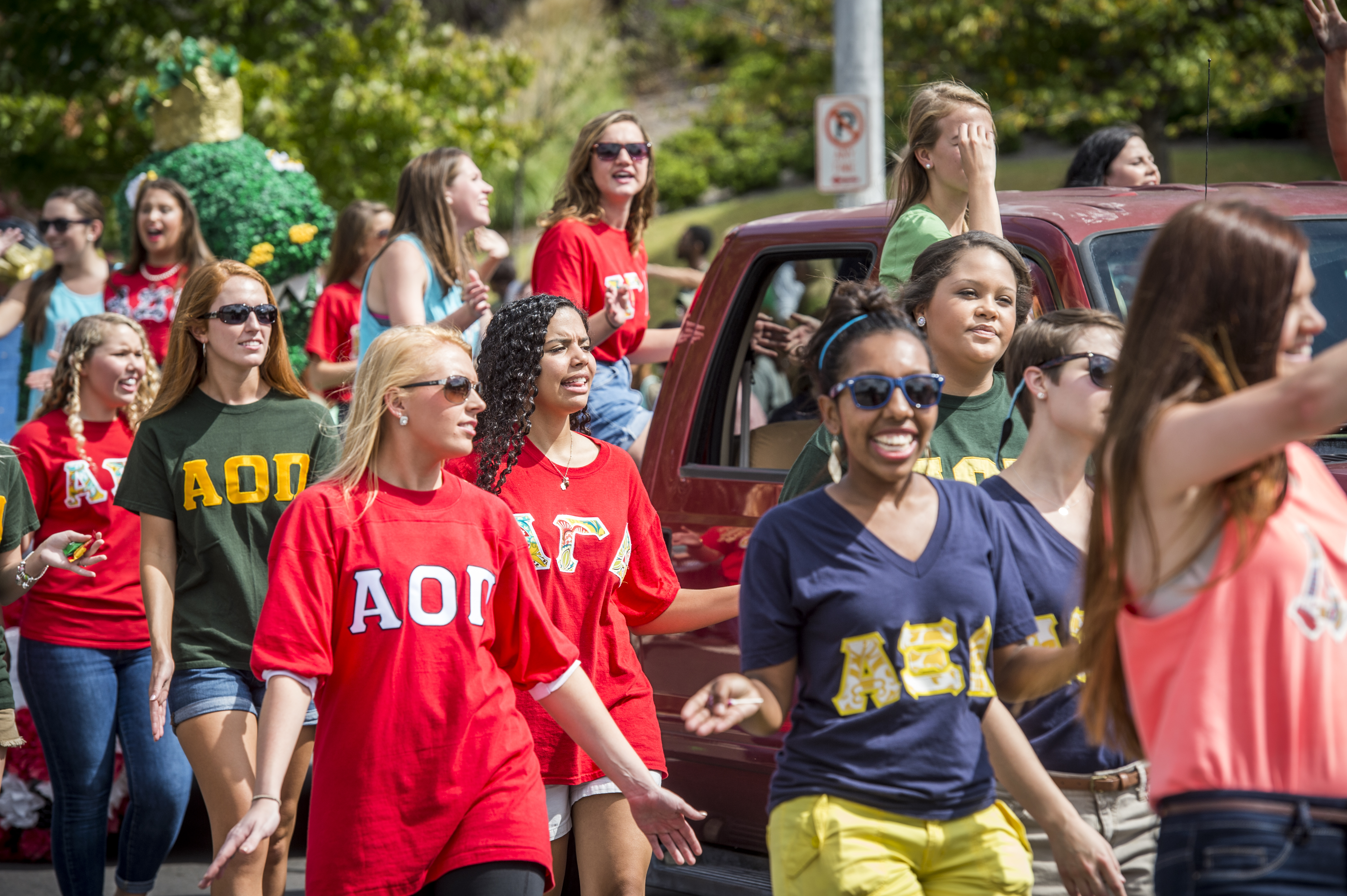 RS8824 2014 homcoming parade 196