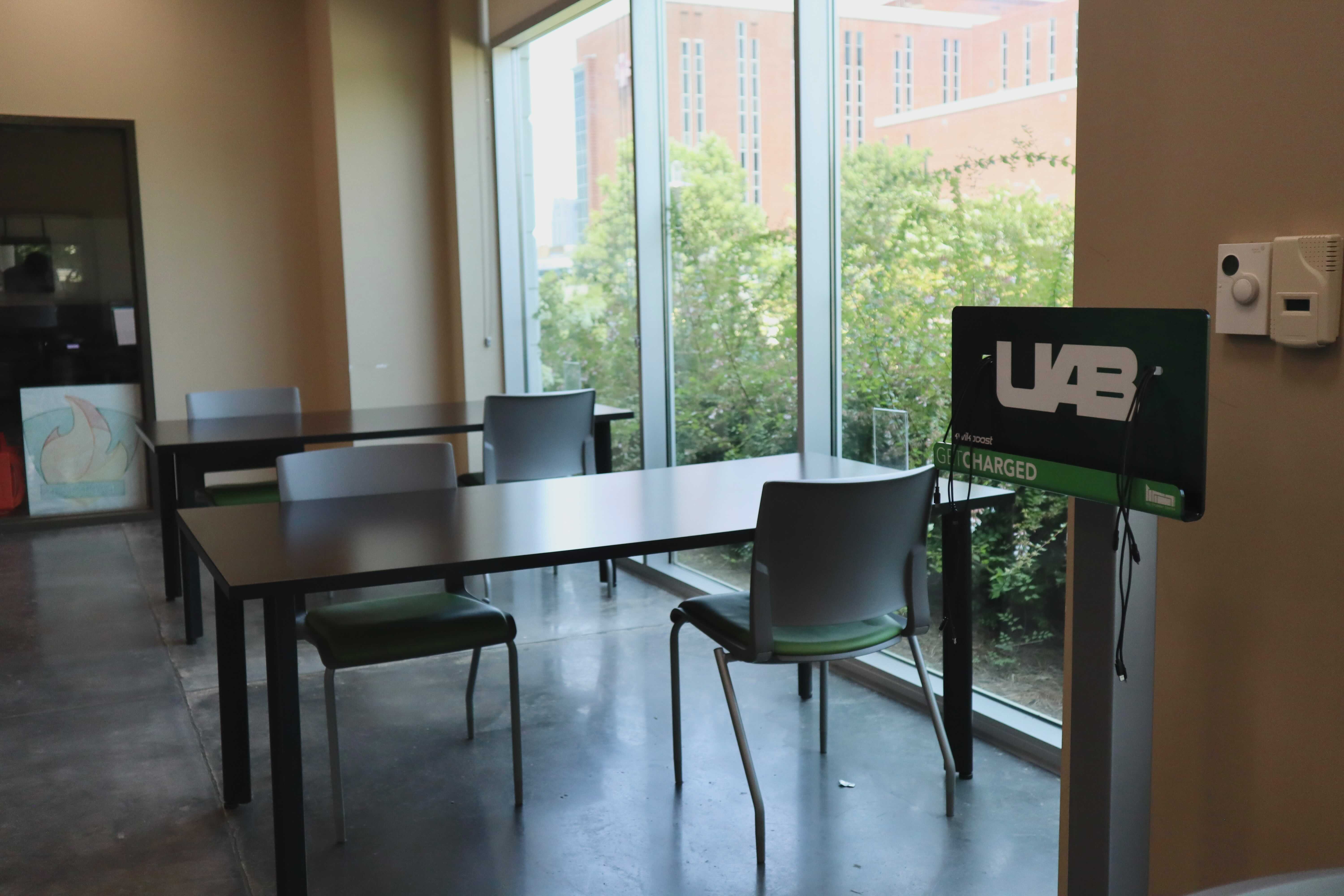 Off-Campus Student lounge, available tables and chairs along with charging station