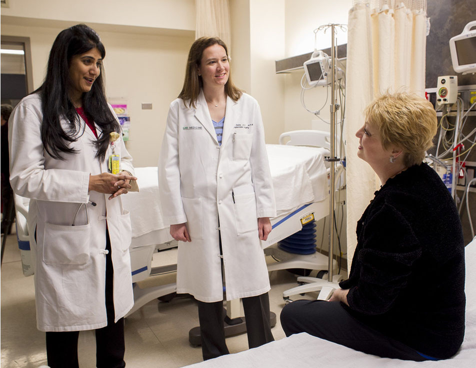 Photo of Vineeta Kumar and Jayme Locke with kidney recipient Ellen Herron