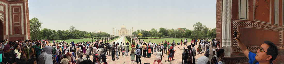 Panoramic photo of Taj Mahal