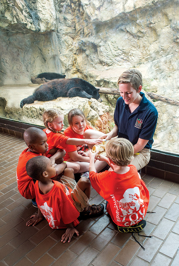 Photo of Alexis Helton with Birmingham Zoo campers at bear exhibit